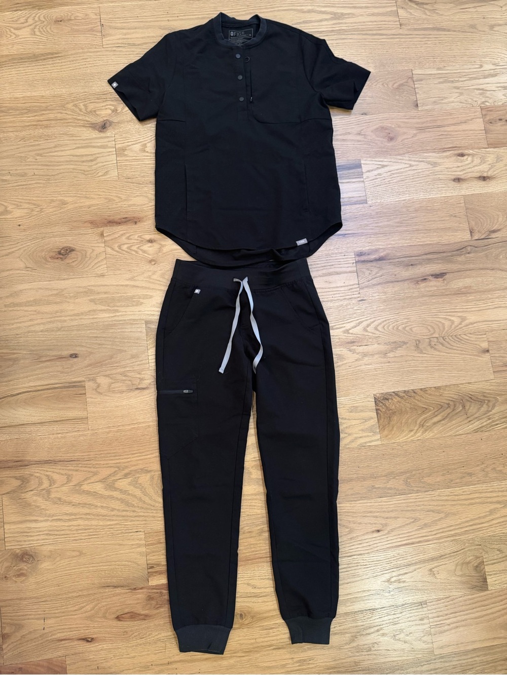 FIGS Womenβs Black Scrub set sz small